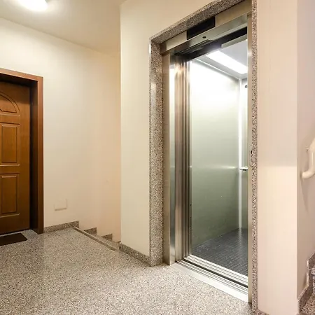 Large Studio Flat With Private Car Park 公寓