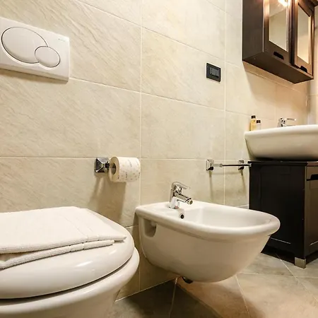 Appartement Large Studio Flat With Private Car Park *