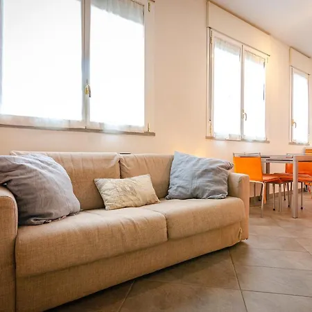 Large Studio Flat With Private Car Park Apartment Bologna