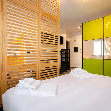 Large Studio Flat With Private Car Park *