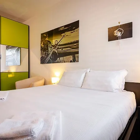 Large Studio Flat With Private Car Park Bologna