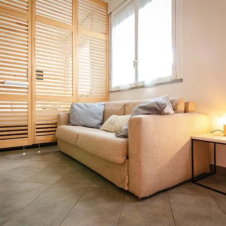 Large Studio Flat With Private Car Park Bologna