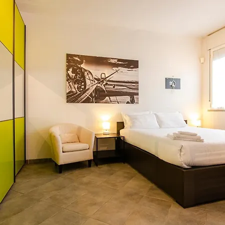 Large Studio Flat With Private Car Park *